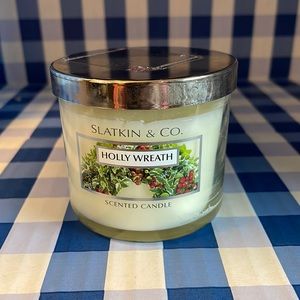 SLATKIN AND COMPANY/BATH AND BODY WORKS HTF RETIRED HOLLY WREATH CANDLE NWT!